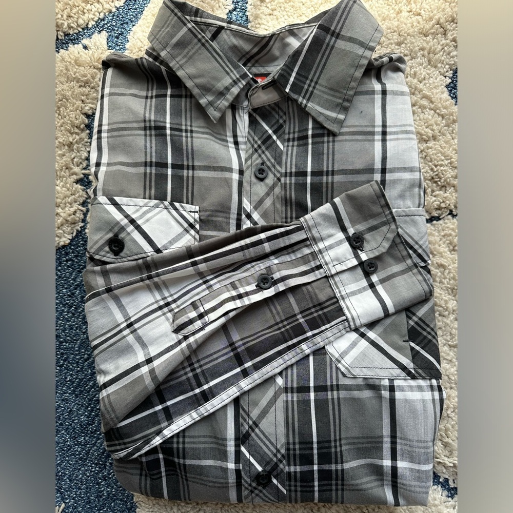South Pole Men’s Wrinkle Resistant Lightweight Long Sleeve button down size XL